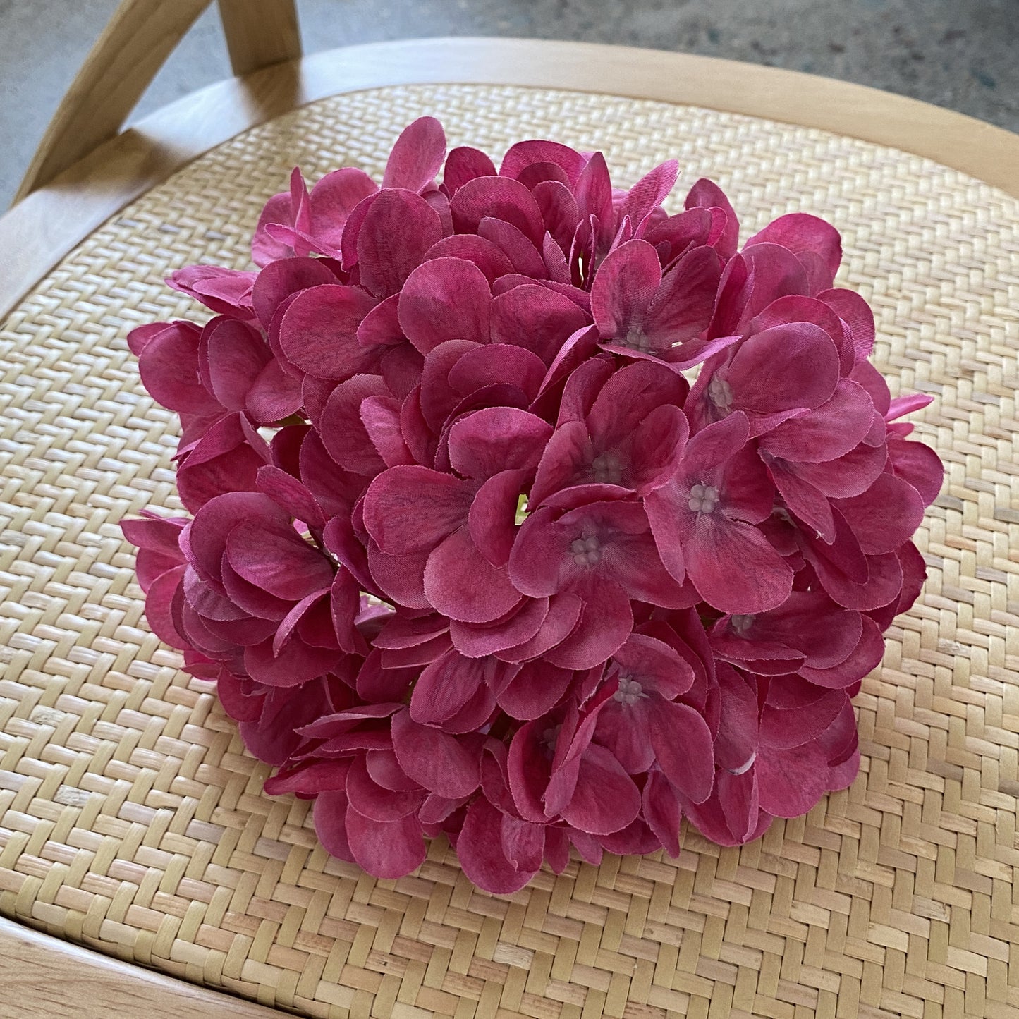 20cm Large Artificial Hydrangea Flower Head - 120 Vibrant Silk Blossoms Perfect for Weddings, Home Decor, and Photography Props