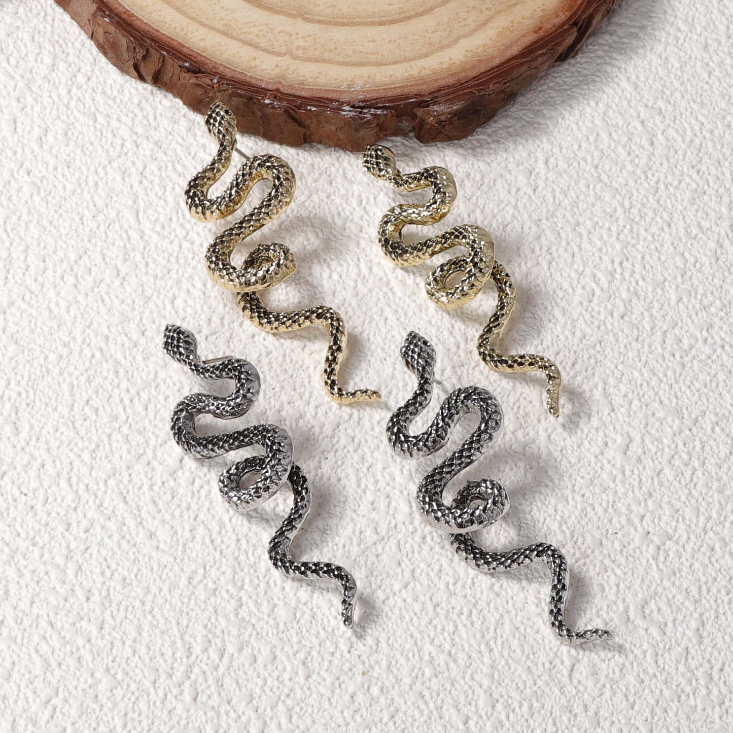 Chic Vintage-Inspired Alloy Snake Zodiac Ear Studs - Elegant, Versatile, and Perfect for Everyday Wear