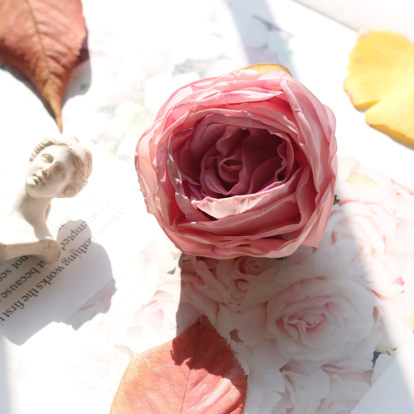 Stunning Edge-Trimmed Faux Rose Heads - Eternal Long-Lasting Roses for DIY Wedding Décor and Floral Arrangements - Perfect for Events and Special Occasions