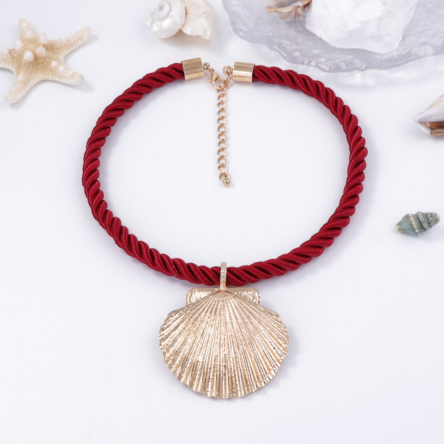 Stylish Minimalist Oversized Alloy Shell Pendant Necklace - Perfect Statement Accessory for Vacation Vibes and Effortless Chic