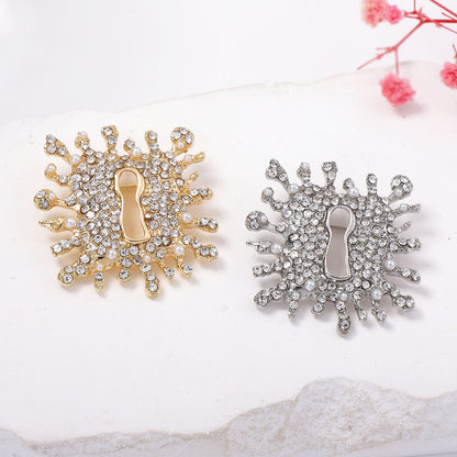 Elegant Vintage Alloy Full Diamond Lock Keyhole Brooch - Luxurious and Sophisticated Women’s Accessory for Timeless Style