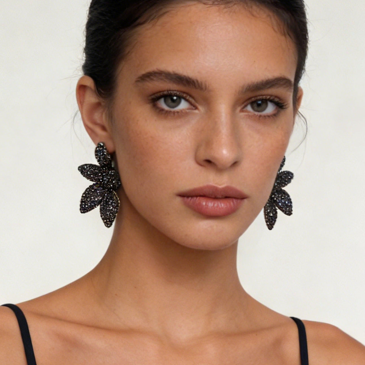 Chic Minimalist Alloy Flower Fan-Shaped Earrings Embedded with Sparkling Rhinestones – Versatile Everyday Accessory for Women
