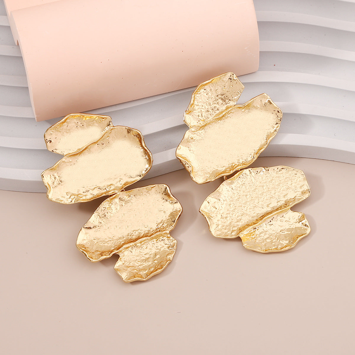 Chic Vintage French-Inspired Gold Earrings – Elegant Lightweight Luxury Studs Perfect for Unique Style