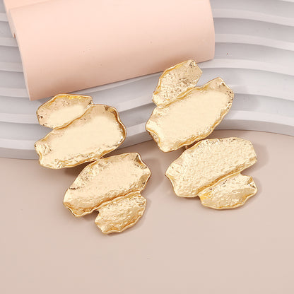 Chic Vintage French-Inspired Gold Earrings – Elegant Lightweight Luxury Studs Perfect for Unique Style