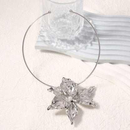 Stylish  European-Inspired Hip Hop Floral Pendant Choker with Bold 3D Design - Perfect for Fashion-Forward Women