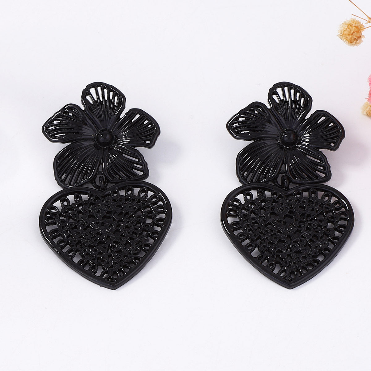 Exquisite Oversized Alloy Spray-Painted Hollow Heart-Shaped Floral Coconut Shell Drop Earrings for Elegant Ladies - Perfect for Parties and Special Occasions