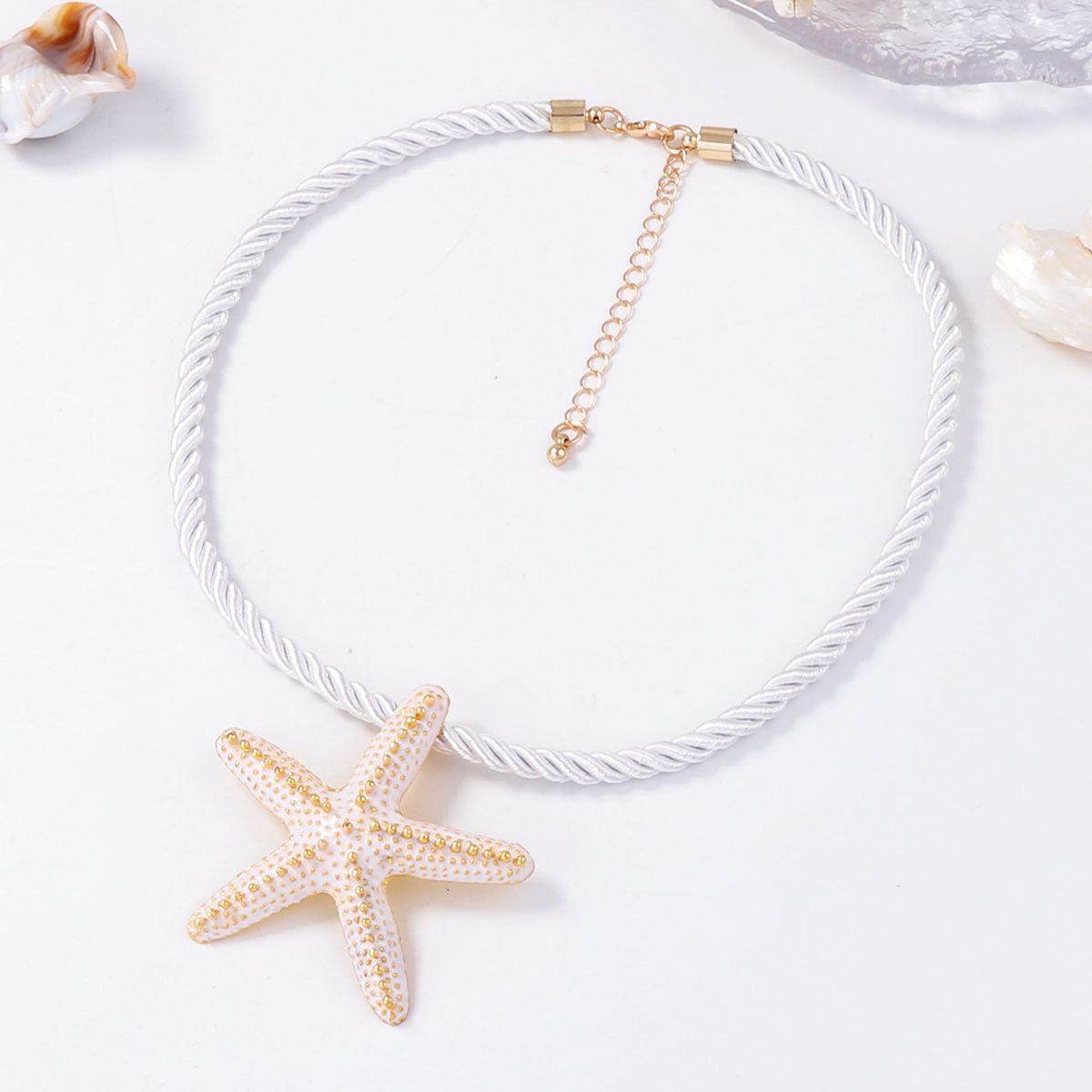 Stylish Ocean-Inspired Starfish Pendant Necklace for Women - Minimalist Resin and Alloy Casual Jewelry for Any Occasion