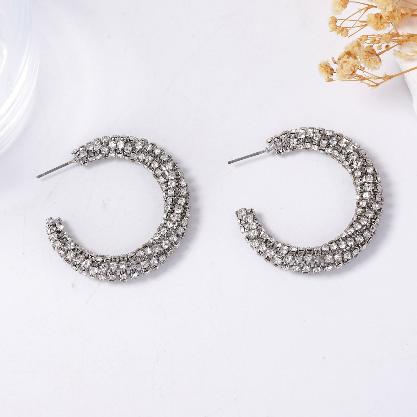 Elegant and Luxurious Geometric-Cut Curve Design C-Shape Earrings with Sparkling Rhinestones - Versatile, Dazzling Ear Accessories for Any Occasion