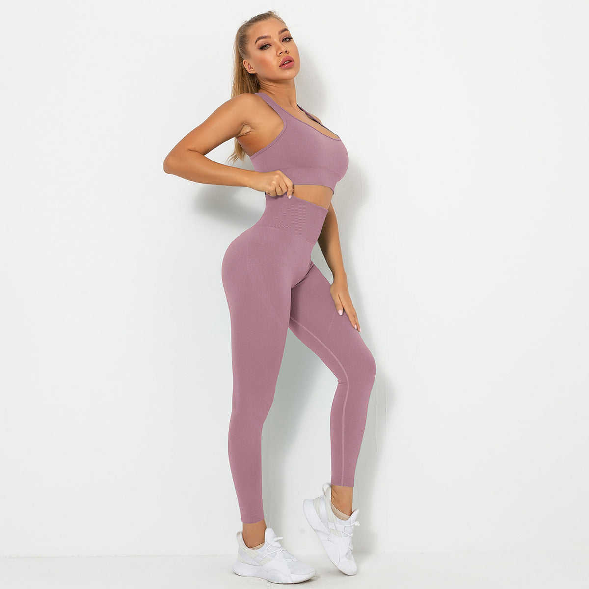 Seamless Solid Color Butt Lifting Peach Butt Sports Bra and Leggings Set for Yoga Running and Fitness Activities