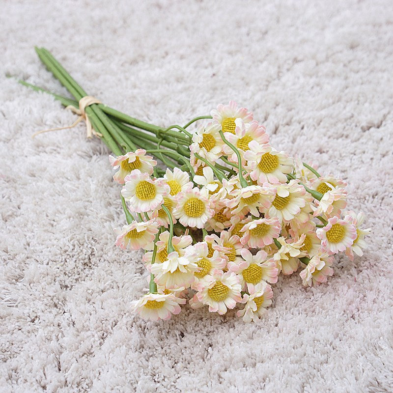 Charming Artificial Chamomile and Daisy Bouquet - Perfect Faux Flowers for Fresh and Inviting Home Décor, Ideal for Dining Tables and Soft Furnishings