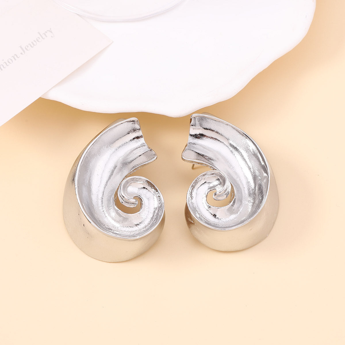 Stylish Vintage-Inspired Textured Half-Circle Metal Earrings – Unique Irregular Heavy Metal Studs for Trendy Fashionistas