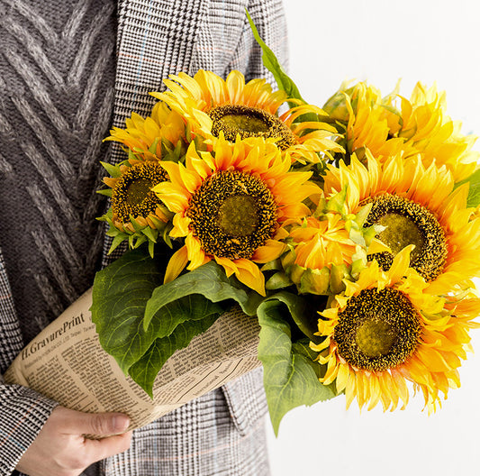 Stunning Faux Sunflower Decoration - Realistic Artificial Green Plant for Weddings and Home Decor - Perfect for Floral Arrangements and Event Styling