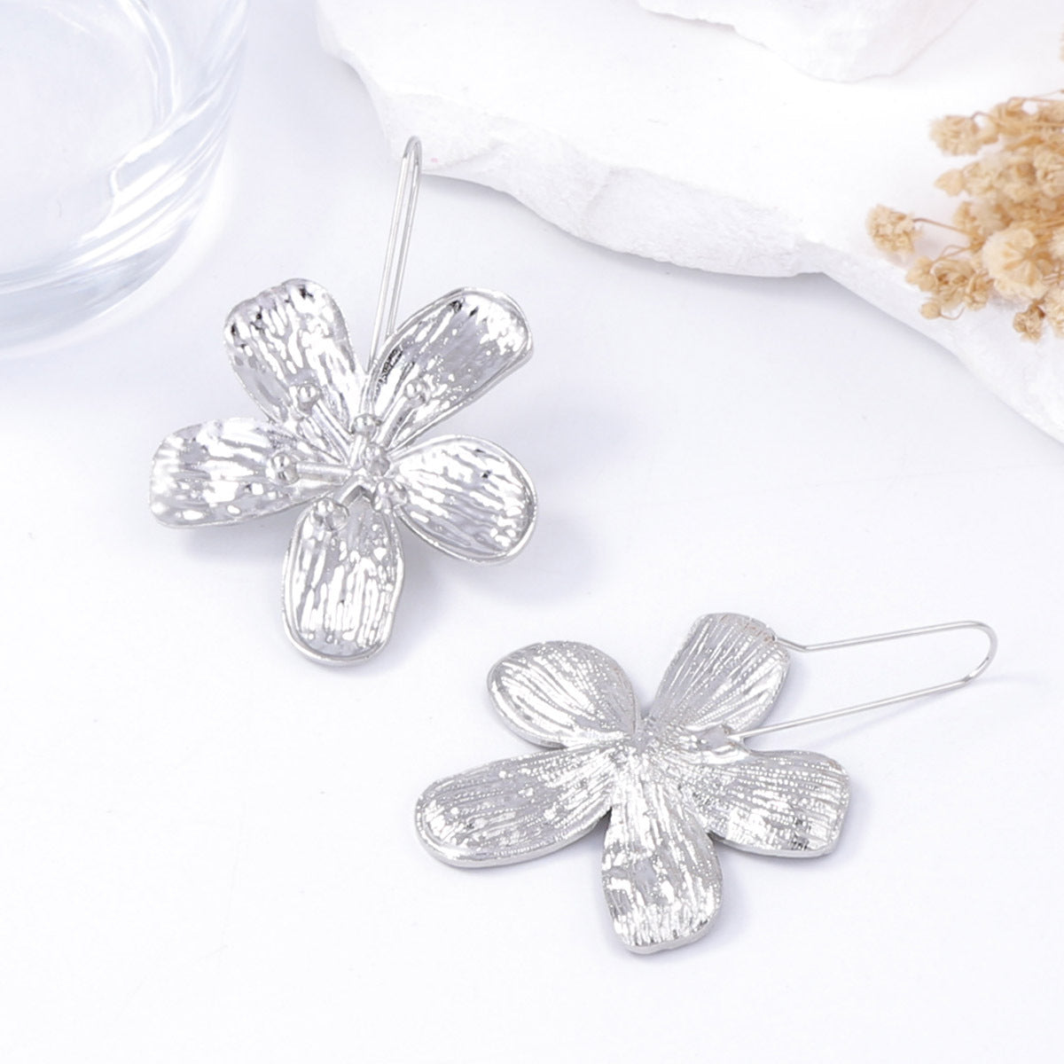 Stylish Retro-Inspired Floral Hoop Earrings for Women – Unique, Elegant, and Perfect for Any Occasion