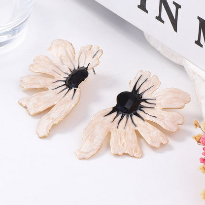 Chic Minimalist Alloy Drop Oil White Blossom Leaf Earrings - Versatile Everyday Jewelry for Commuting Women