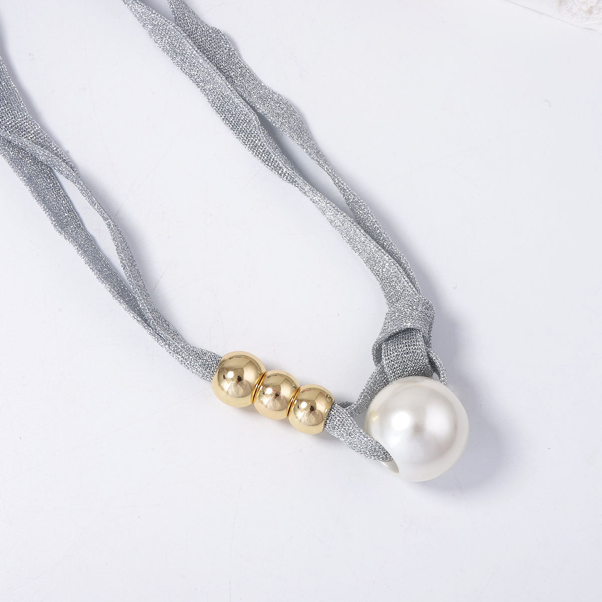 Elegant High-End Pearl Pendant Necklace with Sheer Gray Tulle - Luxurious Chic Design for Women