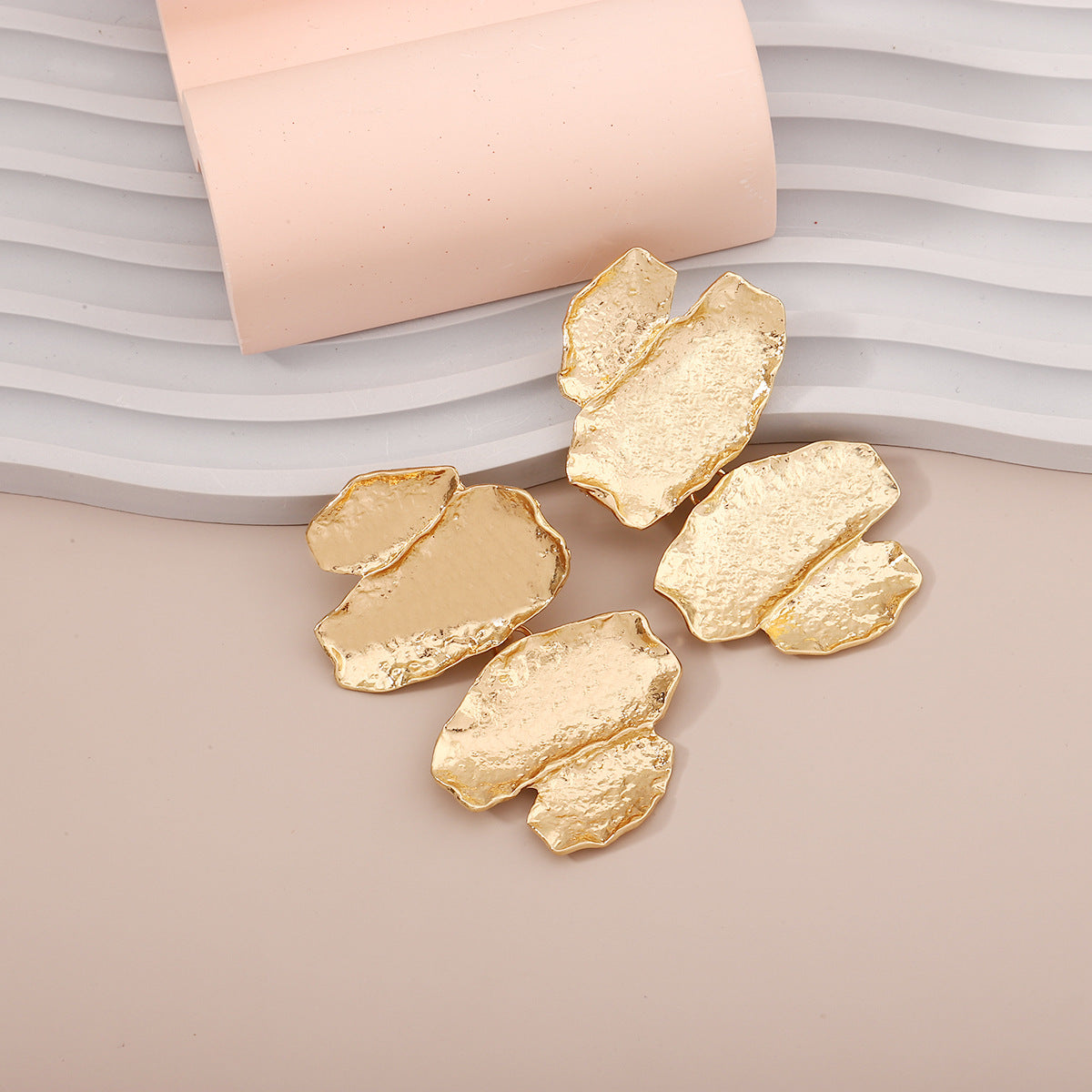 Chic Vintage French-Inspired Gold Earrings – Elegant Lightweight Luxury Studs Perfect for Unique Style