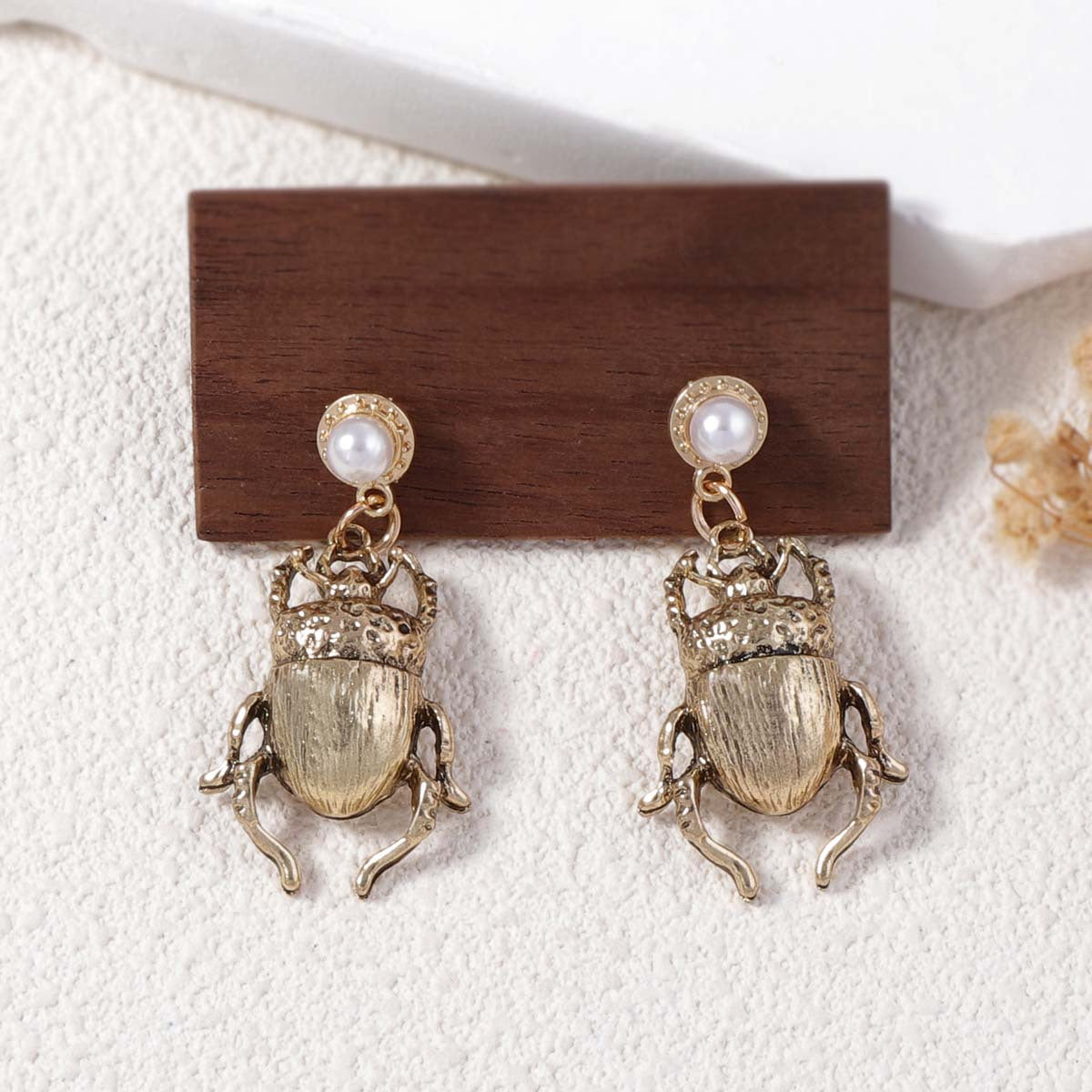 Unique Vintage-Inspired Alloy Beetle Earrings with Faux Pearl Accents – Distinctive and Eye-Catching Accessories for Your Individual Style