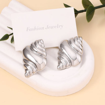 Chic Vintage Beach-Inspired Earrings with Unique Seashell Designs and Pearl Accents – Perfect for Your Next Vacation