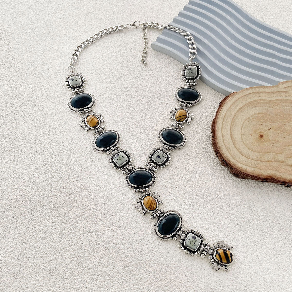 Stylish Autumn  Arrival: Unique Vintage Alloy Resin Gemstone Geometric Pendant Necklace for Women - Perfect for Enhancing Any Outfit with a Touch of Elegance