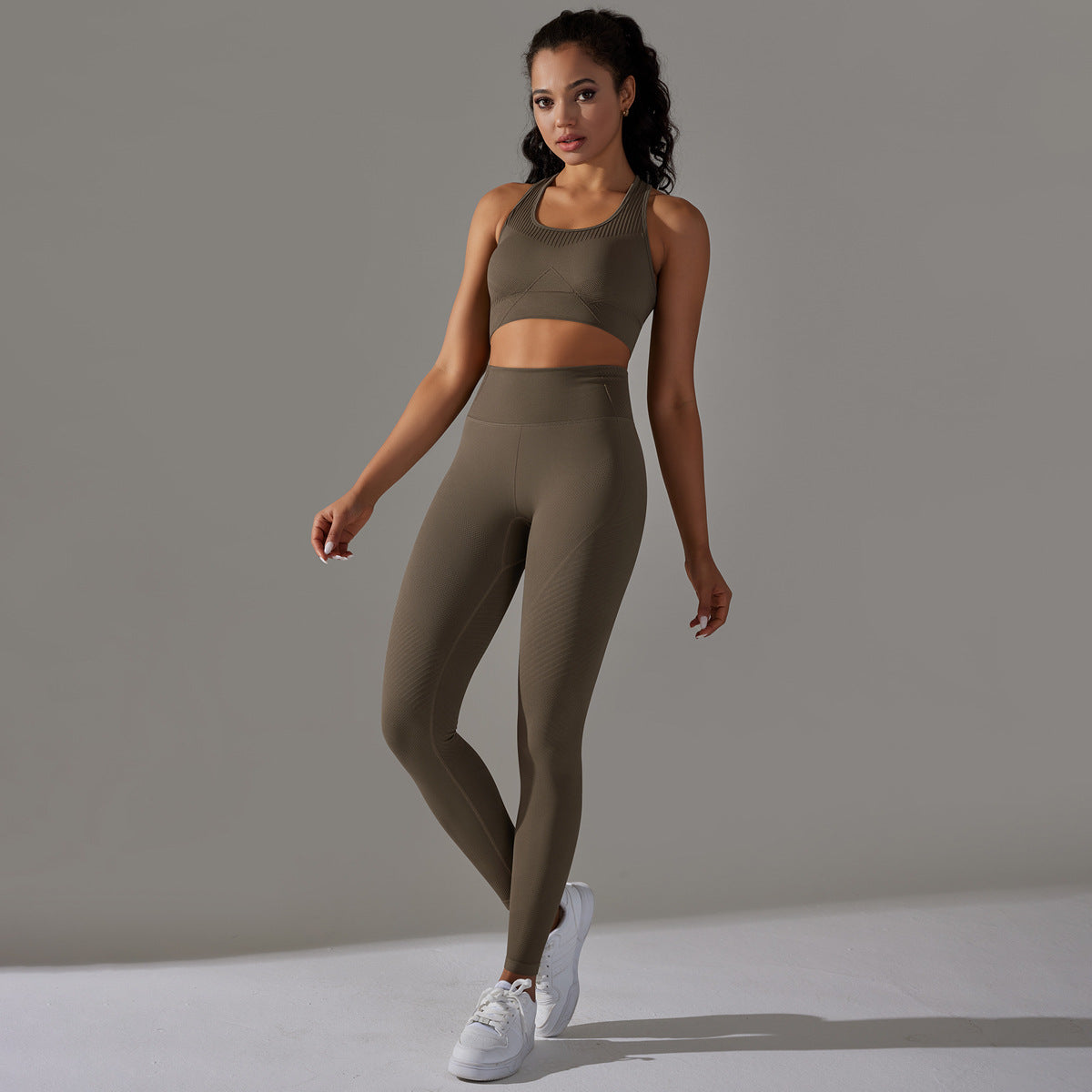 Seamless Breathable Yoga Set with High Waisted Butt Lifting Leggings and Comfortable Sports Bra for Active Lifestyle and Gym Workouts