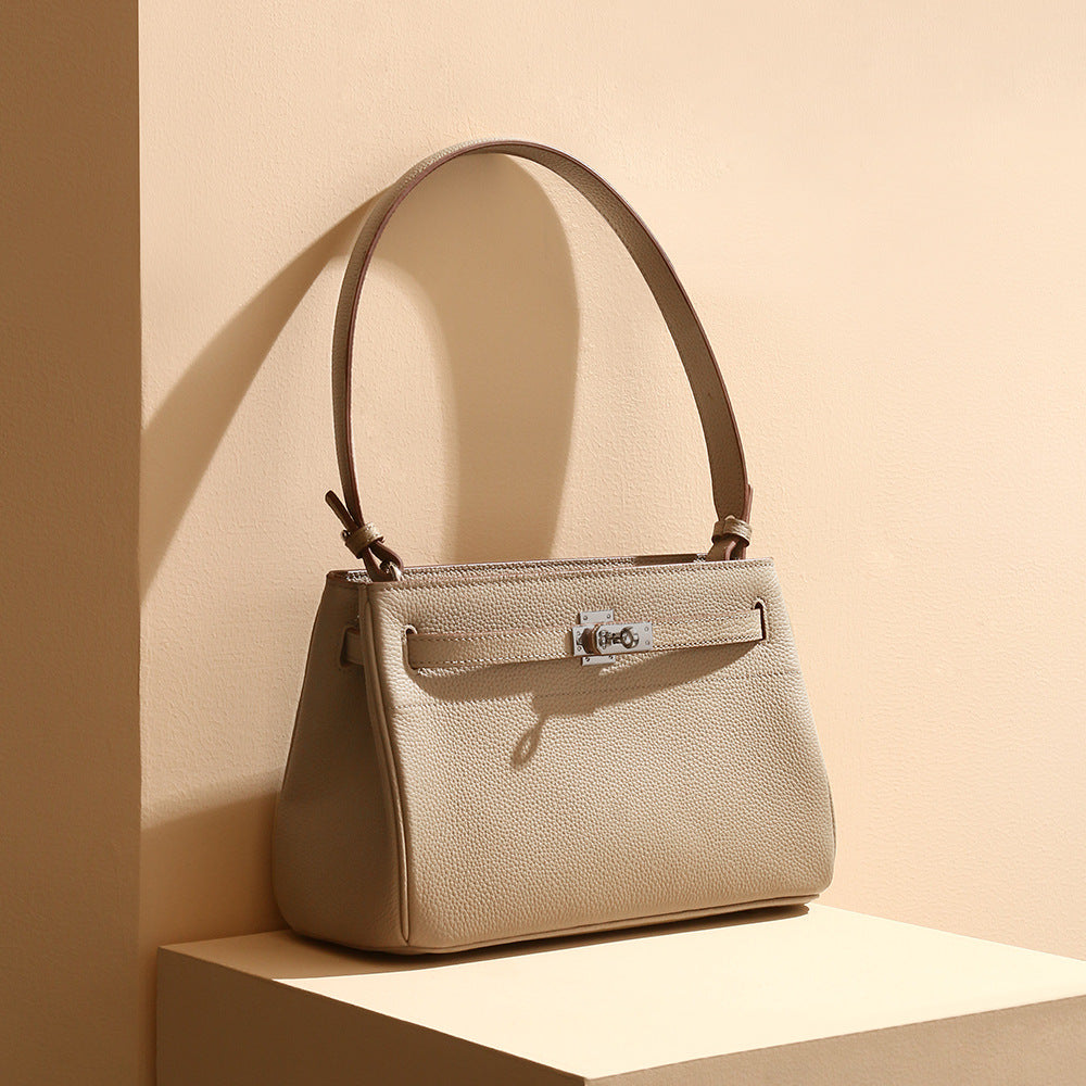 Luxurious Vintage Style Leather Tote Bag with Lock Closure Cowhide for Chic Commuting and Versatile Carrying Options