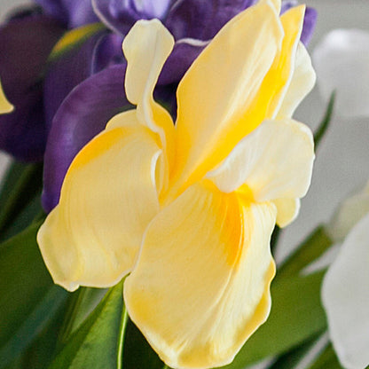 Realistic Artificial Irish Iris Décor -  PU Touch, Perfect for Weddings and Home Décor