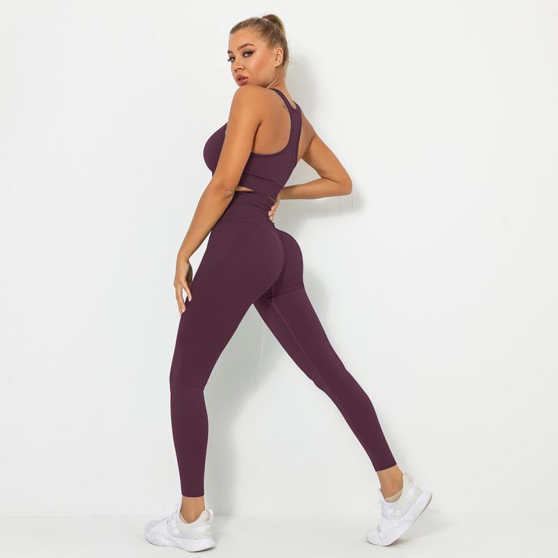 Seamless Solid Color Butt Lifting Peach Butt Sports Bra and Leggings Set for Yoga Running and Fitness Activities