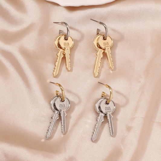 Chic and Versatile Lightweight Luxury Earrings for Women – Perfect Accessories for Any Occasion