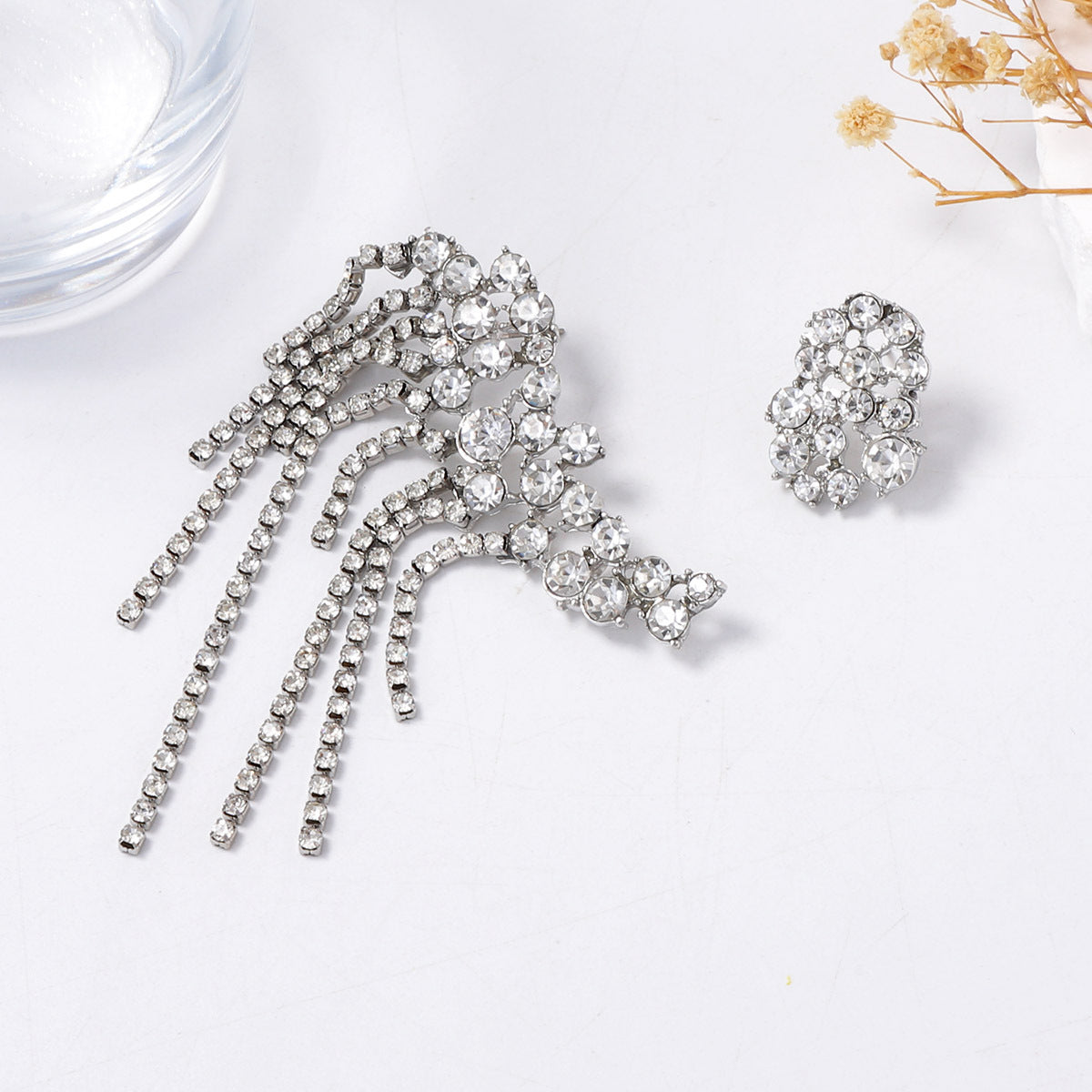 Chic and Elegant Asymmetrical Geometric Alloy Earrings with Glimmering Rhinestones – Unique Cold Aesthetic Style for Modern Women