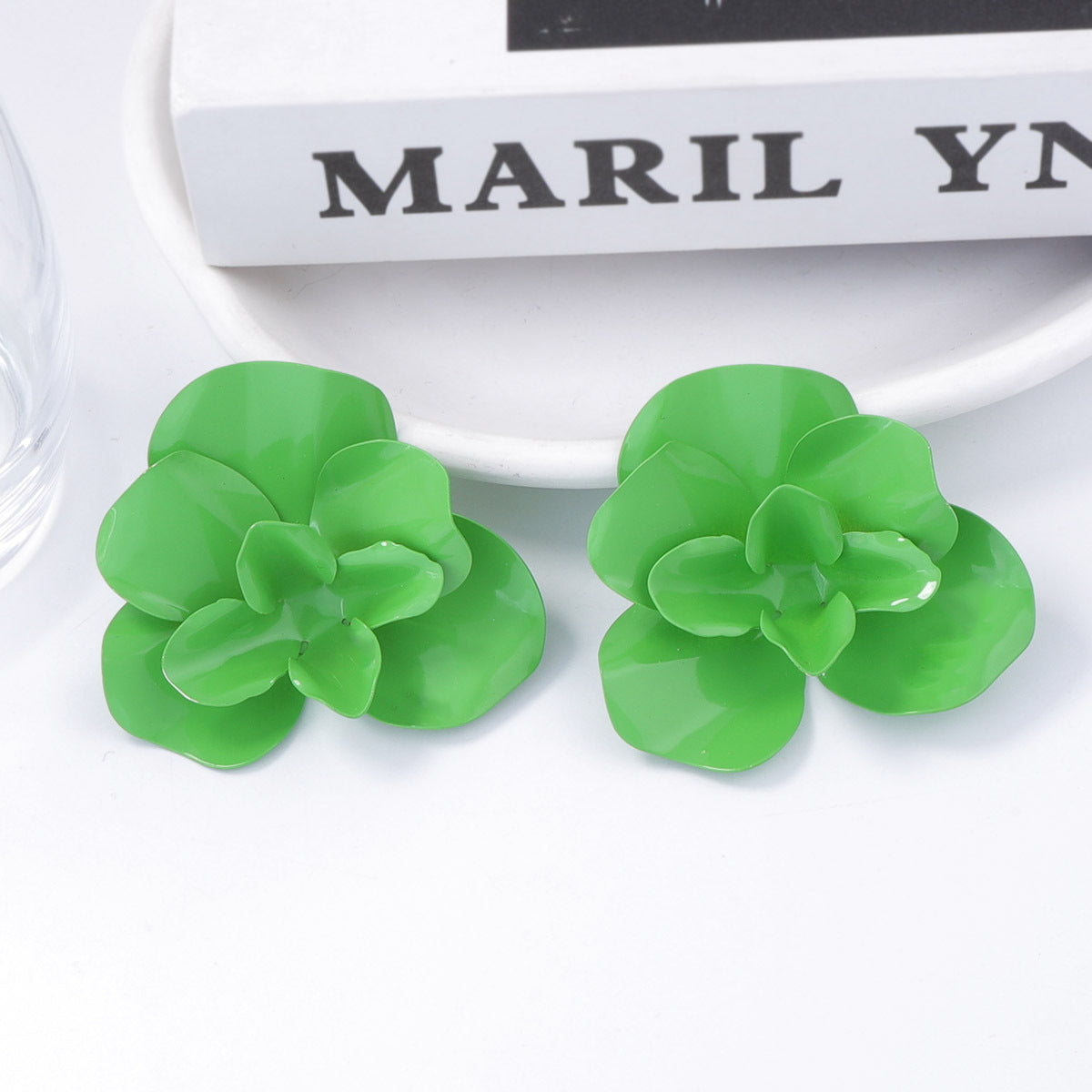 Stylish Vintage-Inspired Metal Flower Stud Earrings – Elegant and Versatile Lightweight Jewelry for Everyday Wear
