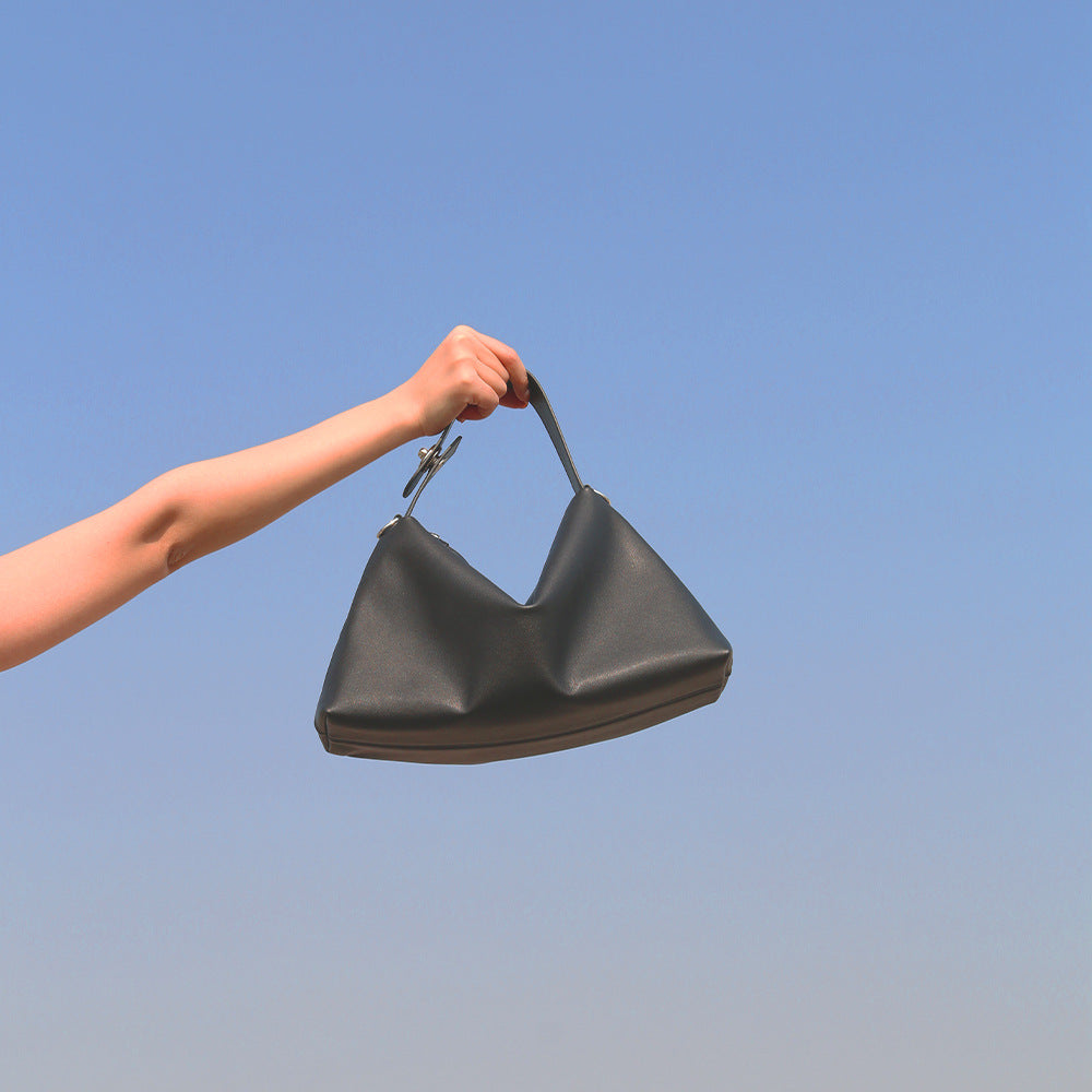 Genuine Leather Shoulder Bag for Women Large Capacity Spring Makeup Tote in Minimalist Design