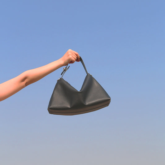 Genuine Leather Shoulder Bag for Women Large Capacity Spring Makeup Tote in Minimalist Design