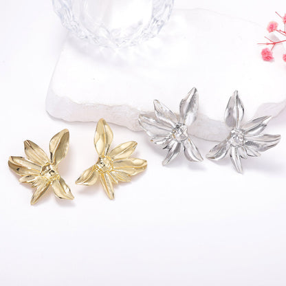 Elegant and Chic Lightweight Luxury Flower Earrings – Versatile Fashion-Forward Accessory for Women