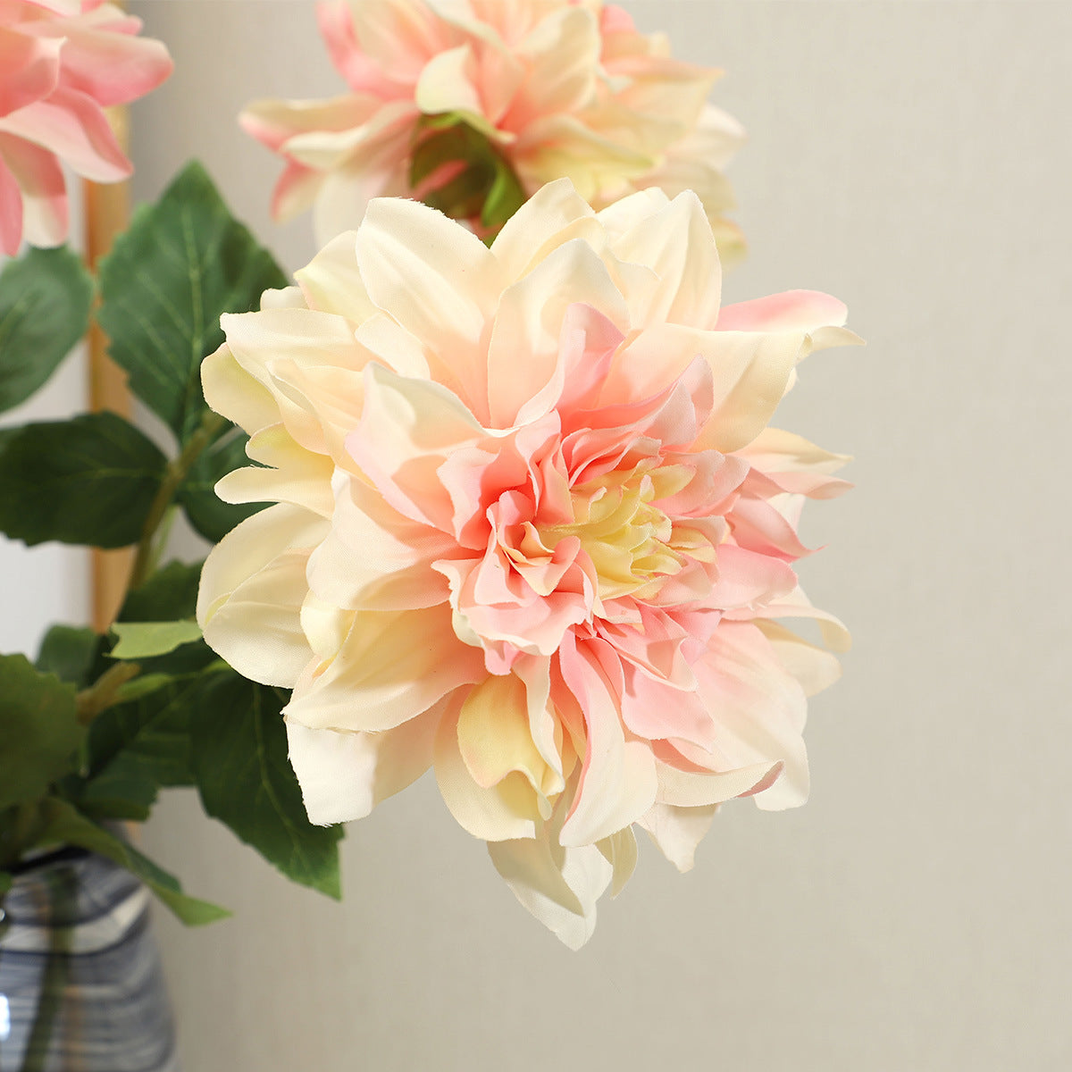 Lifelike Dahlia Faux Floral Arrangement for Home Décor - Perfect for Living Room, Weddings, and Special Events – Stunning Decorative Fake Flower Bouquet