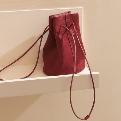 High Gloss Pebbled Cowhide Leather Mini Bucket Bag for Women Chic Vintage Inspired Design for Commute Versatile Shoulder and Handheld Style