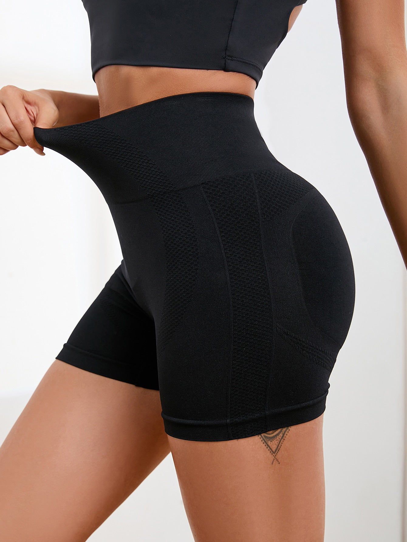 High Waisted Seamless Smile Nylon Yoga Shorts for Women Butt Lifting Comfortable Fitness Activewear for Gym Workouts