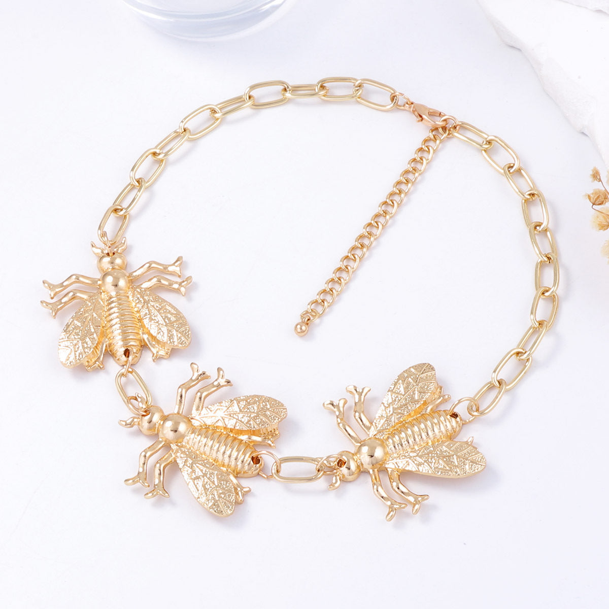 Unique Statement Alloy Animal-Insect Layered Choker Necklace - Exquisite Hip-Hop Punk Style for Bold Fashion Lovers