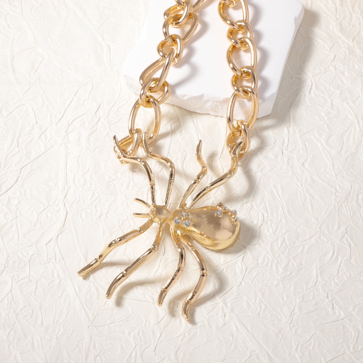 Bold and Unique Stylish Alloy Spider Pendant Chain Necklace - Versatile Minimalist Design for All Occasions