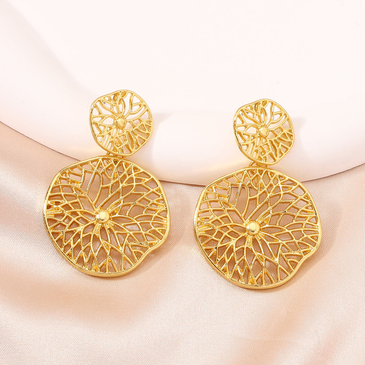 Stylish Vintage-Inspired Hollow Metal Geometric Circle Drop Earrings for Women - Unique Creative Design Perfect for Any Occasion