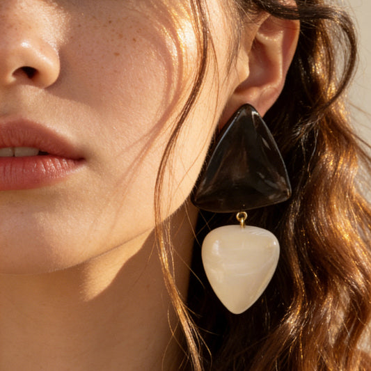 Chic Vintage-Inspired Geometric Triangle Resin Pendant Earrings for Women – Unique Color-Block Design & Lightweight Comfort