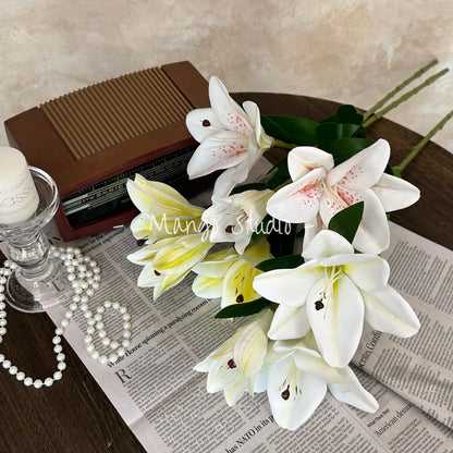 Luxurious 3D Textured Sunlit Lily Artificial Flowers – Elegant Decorative Arrangement for Living Rooms, Weddings, and Special Occasions