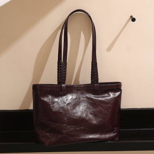 Elegant Genuine Leather Women's Handbag Commuter Tote Versatile Crossbody Purse with Feel for the Modern Professional