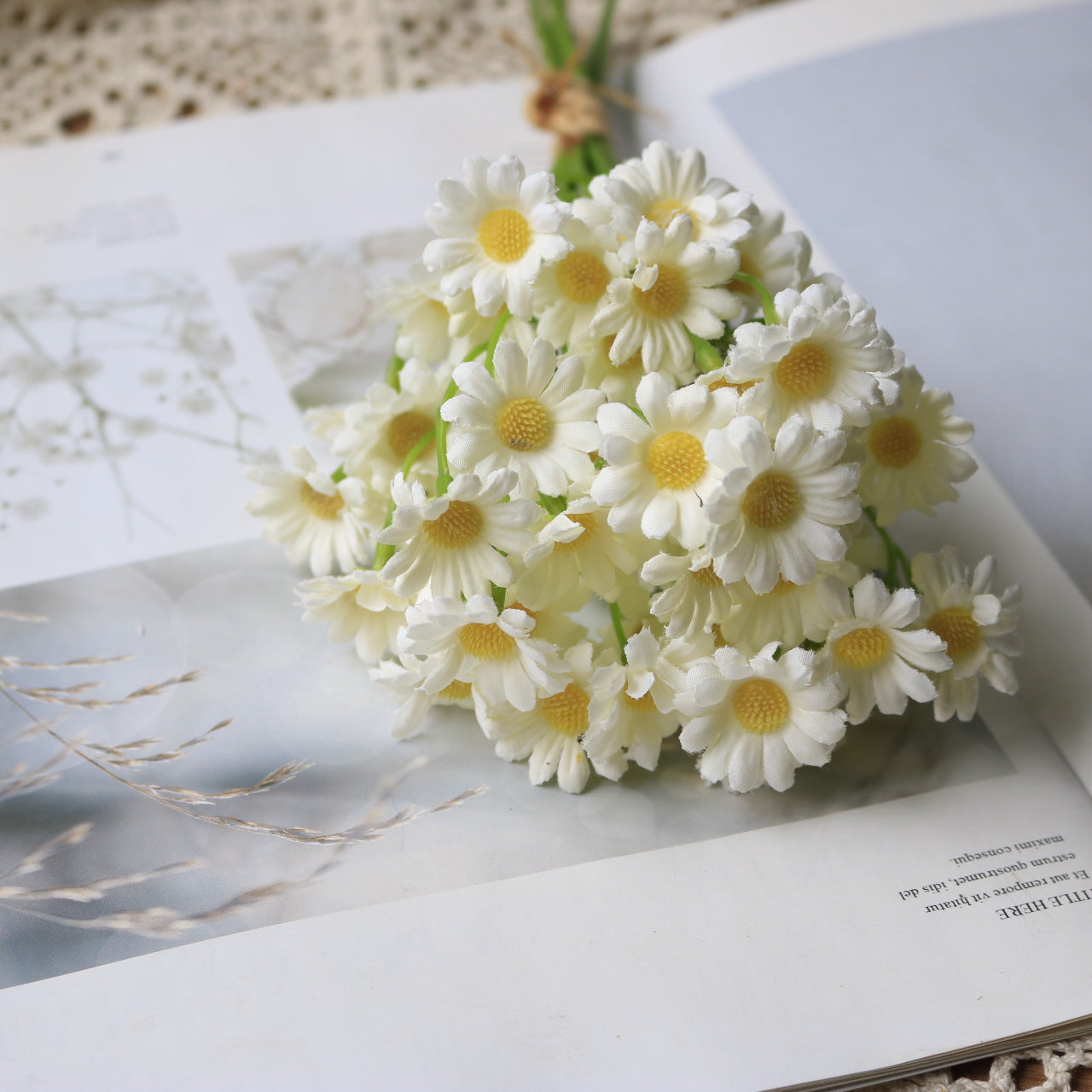 Charming Faux Daisy Flower Bouquet - Realistic Chamomile Décor for Home, Weddings, and Photography Props