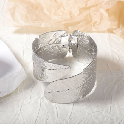 Stylish Oversized Leaf Design Spring Closure Bracelet for Women - Unique and Creative Fashion Statement Piece