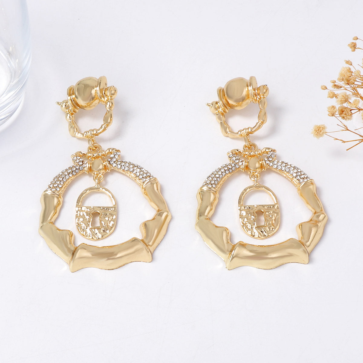 Luxurious Vintage-Inspired Creative Design Alloy Keyhole Drop Earrings with Micro Paved Zircon Stones for Women – Statement Jewelry for Any Occasion