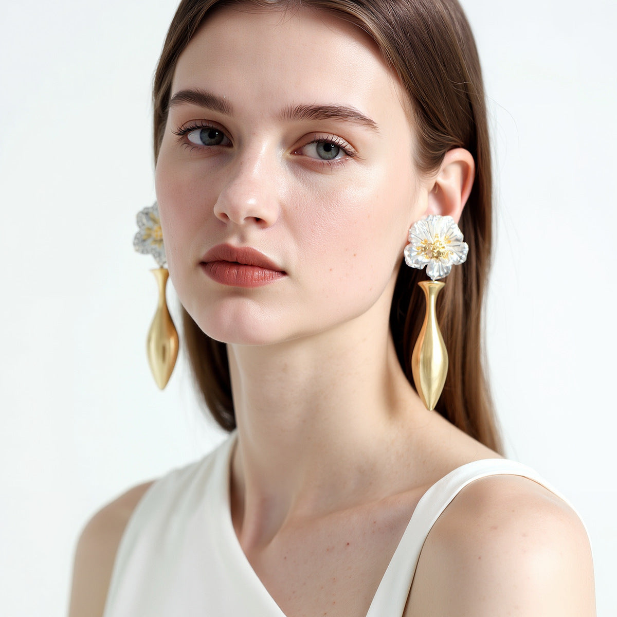 Chic Minimalist Gold Alloy Flower Necklace, Brooch, and Earring Set - Exquisite Cold Aesthetic Jewelry for Elegant Styles