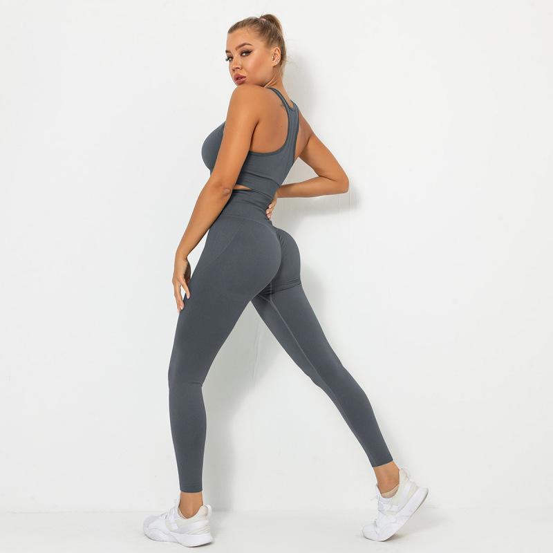 Seamless Solid Color Butt Lifting Peach Butt Sports Bra and Leggings Set for Yoga Running and Fitness Activities