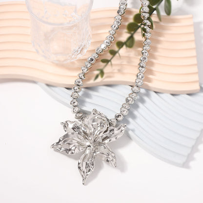 Stylish  Floral-Inspired Alloy Necklace for Women - Unique Design with Metallic Charm and Eye-Catching Appeal