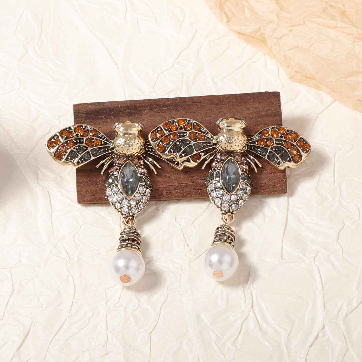Vintage-Inspired Unique Alloy Bee Earrings with Full Rhinestones and Faux Pearls – Elegant High-End Design for Women
