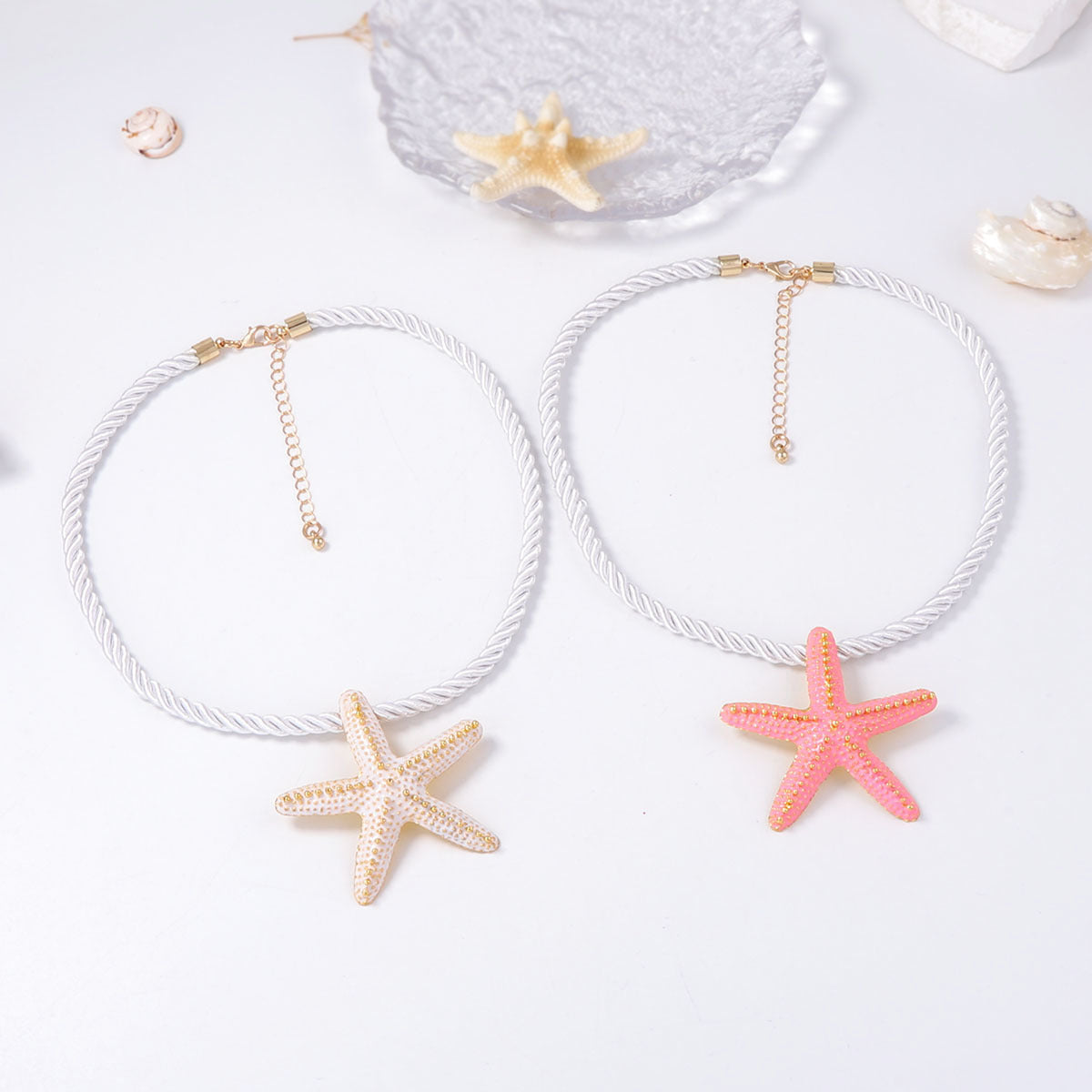 Stylish Ocean-Inspired Starfish Pendant Necklace for Women - Minimalist Resin and Alloy Casual Jewelry for Any Occasion